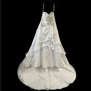 David's Bridal Ivory Tiered Wedding Gown